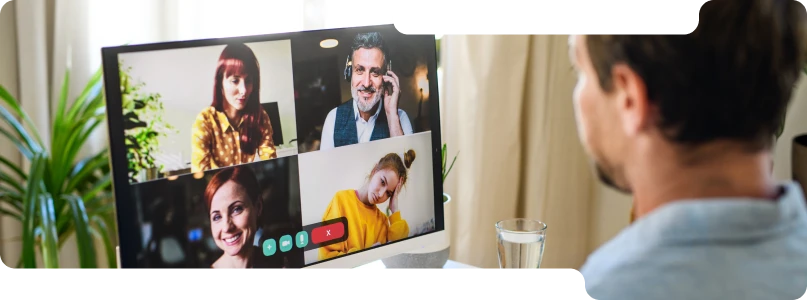 photo d'un homme en vidéo conférence
