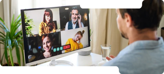 photo d'un homme en vidéo conférence